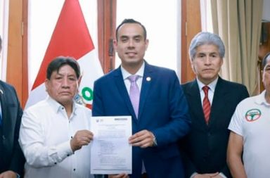 Congreso logra acuerdo histórico con gremios de transportistas