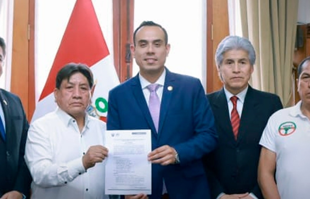 Congreso logra acuerdo histórico con gremios de transportistas