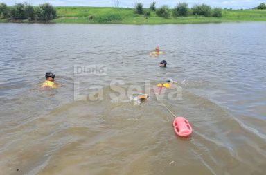 Policía Nacional recupera trimóviles robados sumergidos en el lago Moronillo