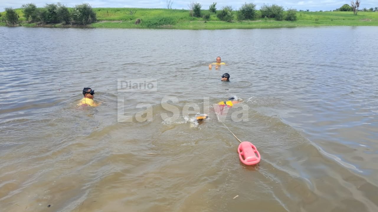 Policía Nacional recupera trimóviles robados sumergidos en el lago Moronillo