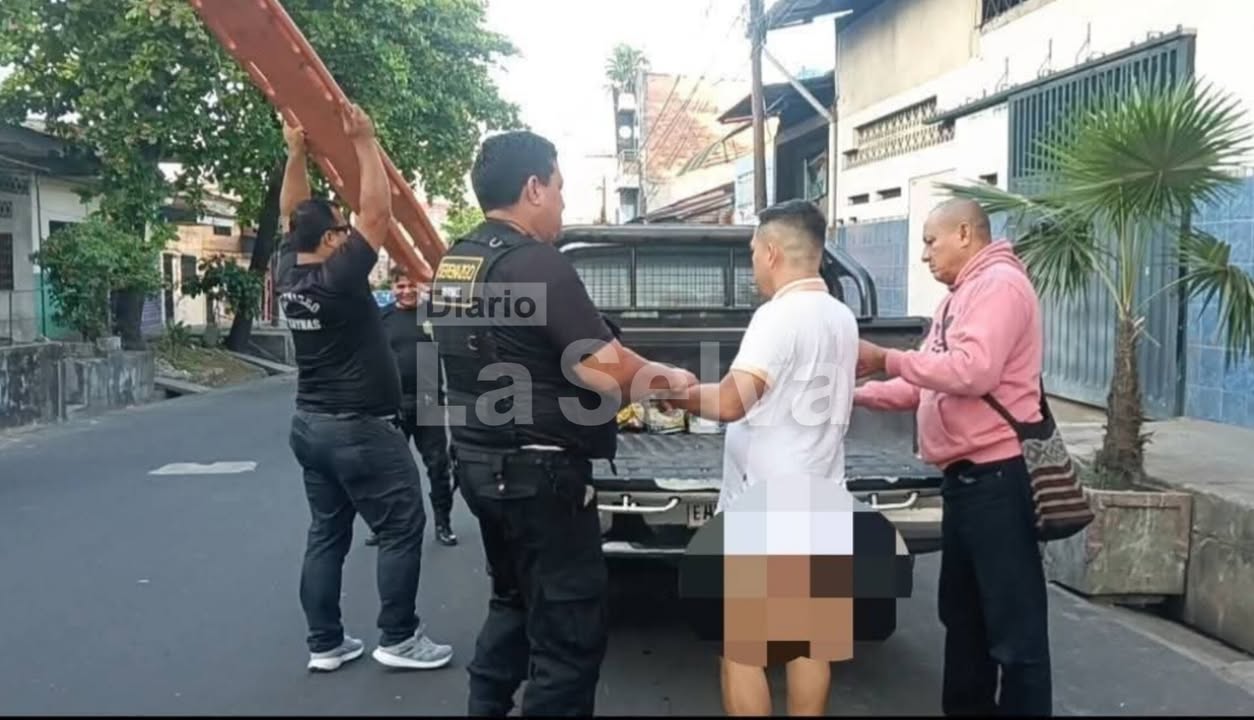 Sujeto fue encontrado ebrio y semidesnudo en la vía pública