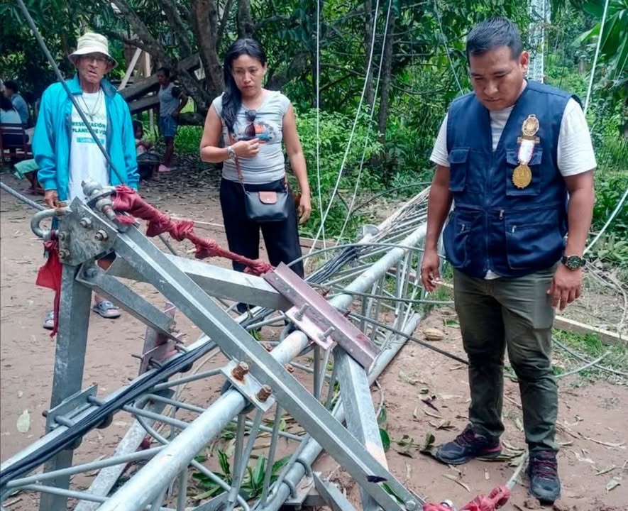 Investigan muerte de niño tras colapso de antena de telefonía en Loreto