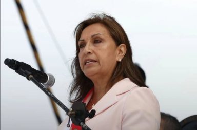 Abogado de Dina Boluarte descarta intento de fuga: “Ni asilada, ni no habida. Ella está en su casa”
