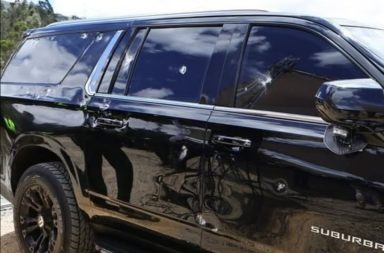 Atacan a balazos el vehículo del presidente de Ecuador, Daniel Noboa