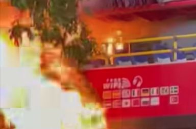 Incendio en autobús turístico en el centro de Barcelona