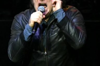 Javier Milei presenta su libro… ¡cantando rock!