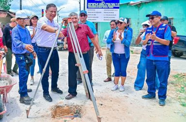 Colocan el primer ladrillo para la obra de mejoramiento del sistema de drenaje pluvial en los AA.HH.