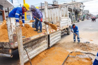 Municipalidad de Maynas atiende hundimiento de pista en la calle Condamine con Nauta