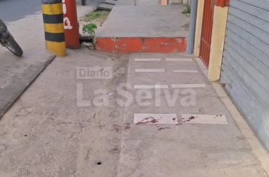 Intentan asesinar a empresario pizzero en la puerta de su negocio