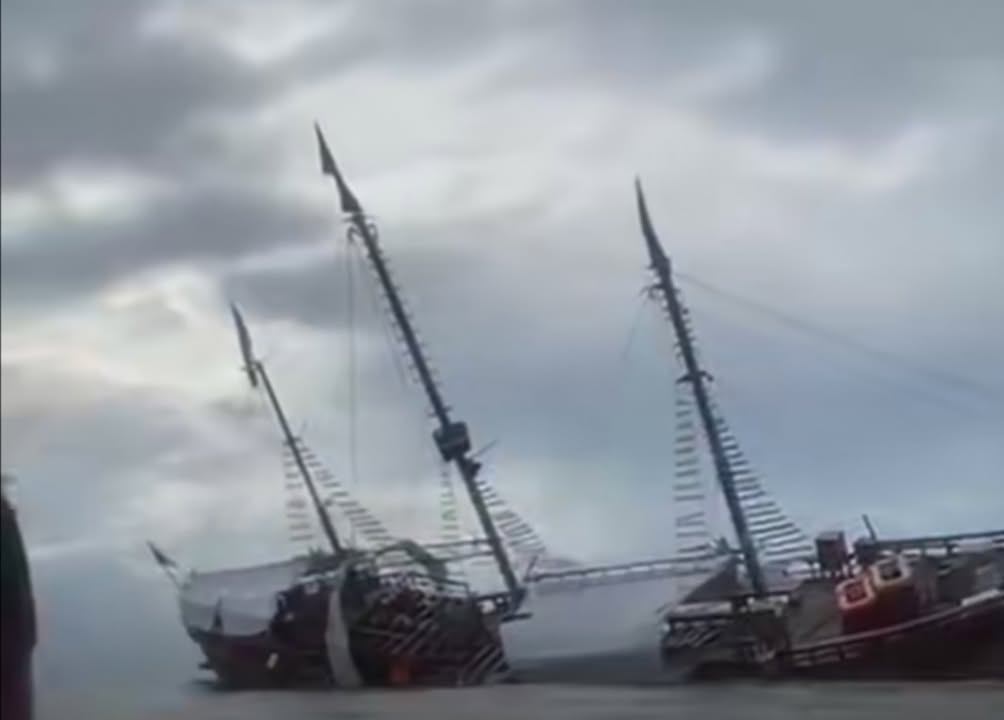 Se hunde réplica de una de las Tres Marias en Puerto Vallarta - México