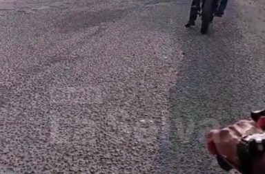 Bloquean carretera Santa Clara por obra paralizada