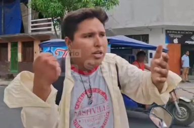 Último hora: joven impactado por camioneta que intentó pasar la luz roja