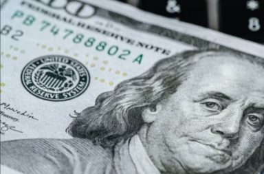 Dólar cierra en S/ 3.38 pese a la inestabilidad política