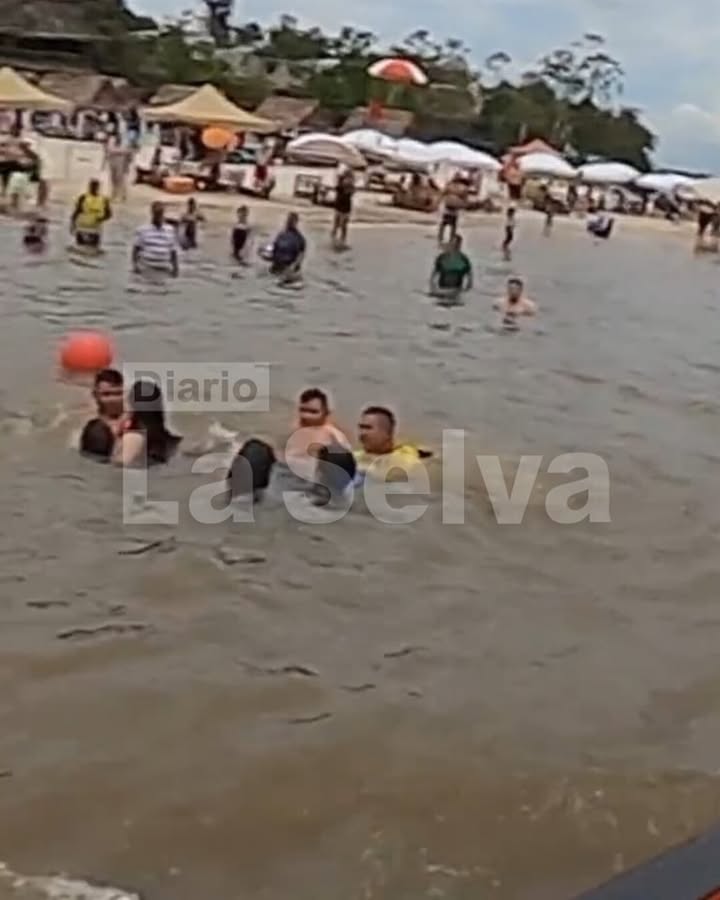Policía Nacional rescata a tres personas en la playa Muyuna
