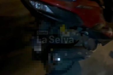 Joven sufre accidente tras chocar con rompe muelle en la carretera Santo Tomás