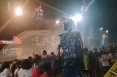 Bomberos celebran su aniversario al estilo carnavalero