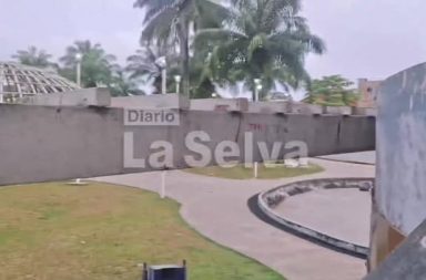 Vecinos denuncian abandono de la Plaza Bolognesi en Iquitos