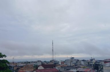 #clima| Llovió euro y gran parte de la noche, en estos momentos cae fina llovizna en diferentes zonas de Maynas. El pronóstico es de cielos nublados , lluvias y por la tarde considerables vientos. Mucho cuidado con las pistas mojadas.