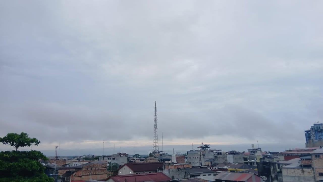 #clima| Llovió euro y gran parte de la noche, en estos momentos cae fina llovizna en diferentes zonas de Maynas. El pronóstico es de cielos nublados , lluvias y por la tarde considerables vientos. Mucho cuidado con las pistas mojadas.
