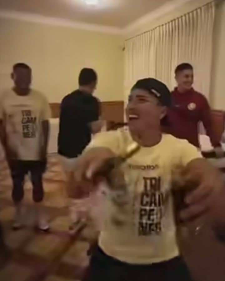 Presidente Jerí saludó a Universitario por el tricampeonato