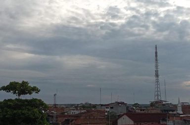 #clima | Día principalmente nublado y con algo de lluvia por la tarde. Es lo que predice SENAMHI para hoy en que desde muy temprano, el cielo de la Isla Bonita luce así.