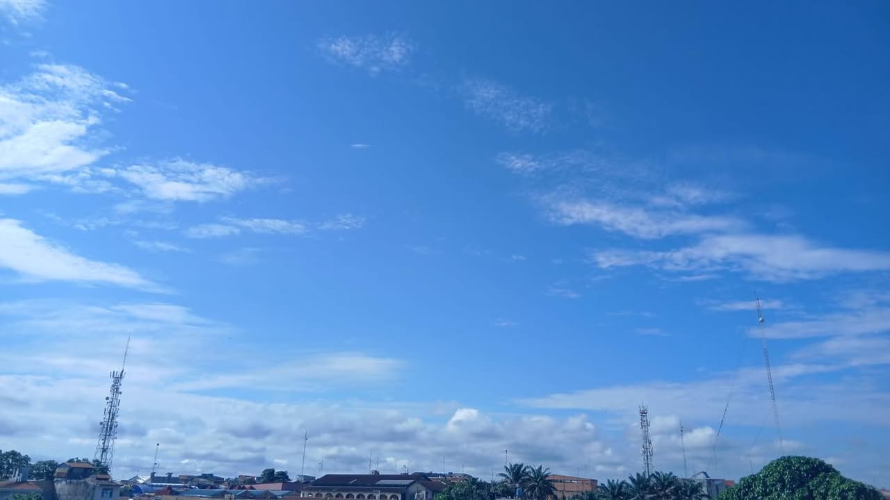 #clima | Miren este cielo sobre la Isla Bonita. Una belleza que podría señalarnos que será un día despejado, pero no, según los pronósticos meteorológicos, hoy, será una jornada, más bien, parcialmente nublada y hasta con algo de lluvias localizadas, pero no fuertes. Pero de que habrá sol, habrá.