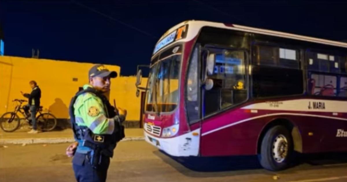 Extorsionadores disparan cinco veces contra bus de transporte público.
