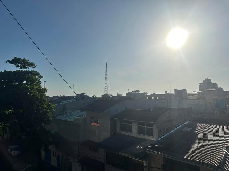 #clima | Soleado y con el calor subiendo. Así se presenta este día para Iquitos. Desde muy temprano el panorama nos indica lo que viene. Buen día para la playa y una jornada de cuidado para niños y adultos.