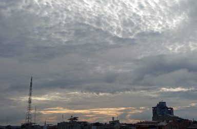 #clima | Cielos parcialmente nublados o lo que es lo mismo un día parcialmente soleado. Eso es lo que tendremos hoy según los pronósticos especializados. Mucho calor.