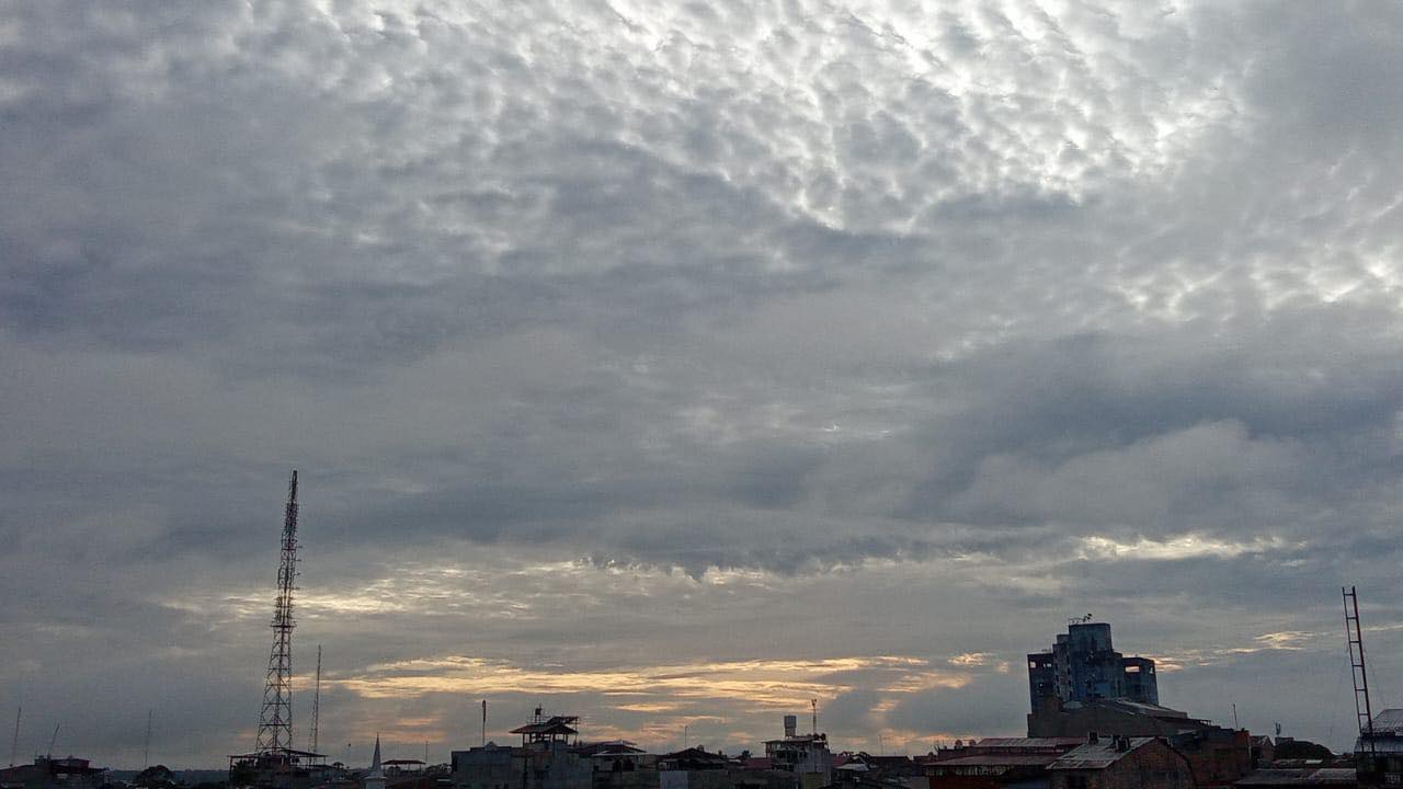 #clima | Cielos parcialmente nublados o lo que es lo mismo un día parcialmente soleado. Eso es lo que tendremos hoy según los pronósticos especializados. Mucho calor.