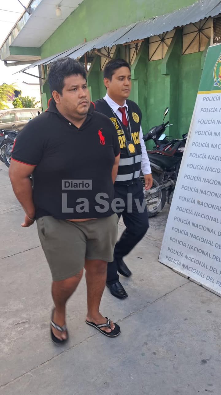 Policía Nacional del Perú captura a "Barny, Rambo, Catete y tibu" en posesión de moto robada.