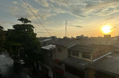 #clima | Parece pero no. Pareciera que fuésemos a tener sol candente todo el día, pero los pronósticos dicen que NO. Que más bien será una jornada de cielos nublados y hasta con lluvias localizadas como esta madrugada.