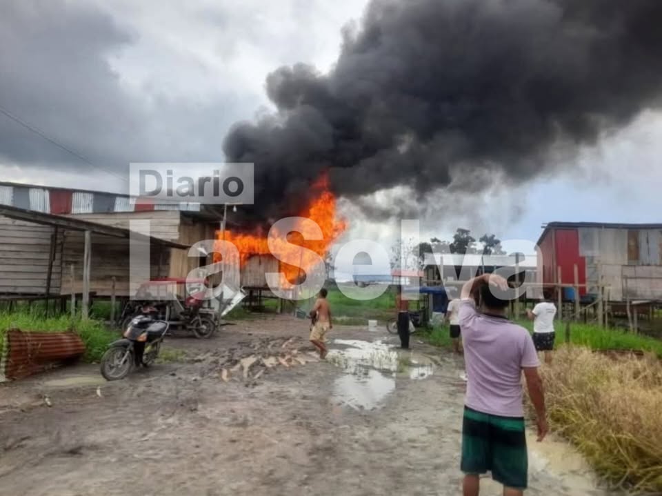 Incendio destruye vivienda en Punchana