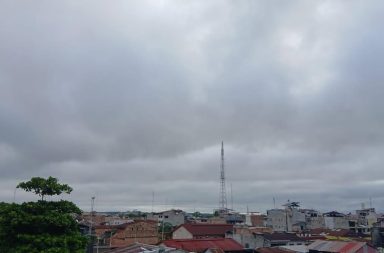 #clima | Día nublado, lluvioso y muy húmedo. En estos momentos cae fina llovizna sobre Iquitos y los pronósticos hablan de lluvias a lo largo de todo el día.