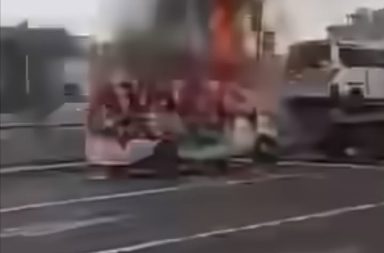 Incendio de vehículo en plena vía