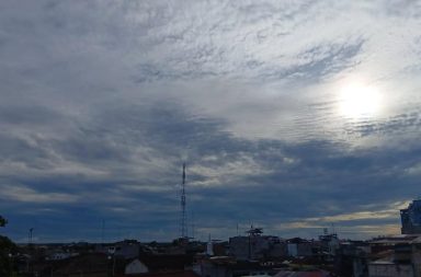 #clima | Día mayormente nublado y según los pronósticos meteorológicos, incluso habrá lluvias localizadas. Calor y humedad.