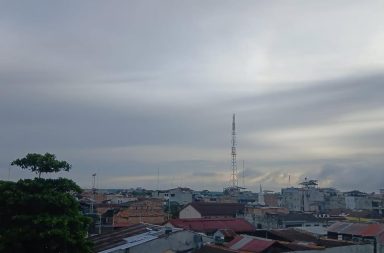 #clima | Después del aguacero de anoche y la madrugada, este es el panorama en nuestro cielo de Iquitos. Las predicciones hablan de que habría más lluvia tarde/noche, pero en general, las condiciones para el día son mayormente soleadas.