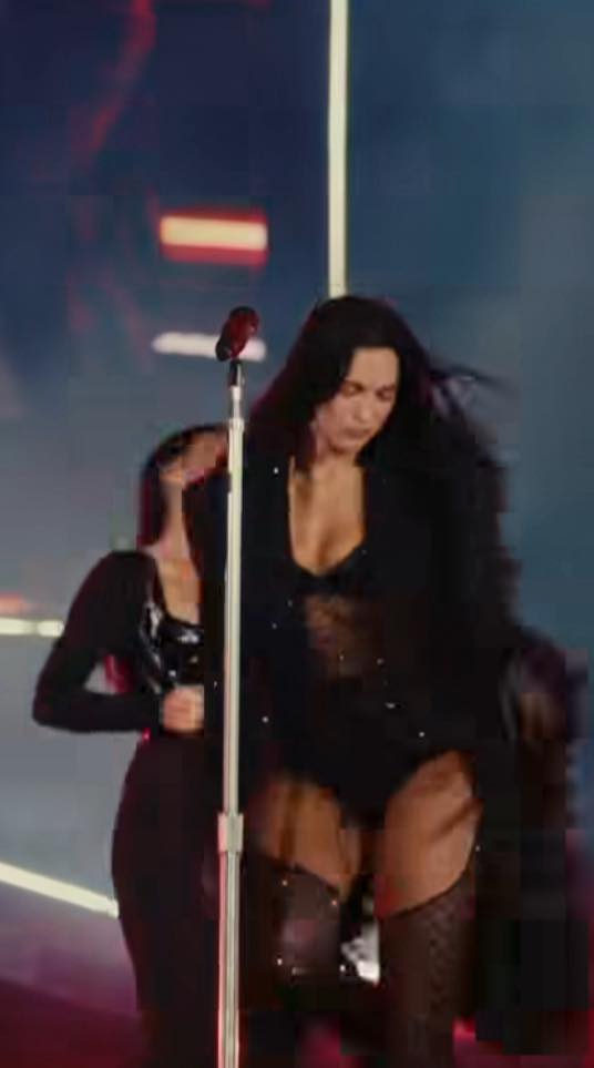CUMBIA AMAZÓNICA: DUA LIPA, FAMOSA CANTANTE MUNDIAL SE METIÓ A LOS PERUANOS EN EL CORAZÓN CON “CARIÑITO”