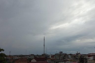 #clima | Llovió casi toda la noche y aún cae llovizna de modo localizado en diferentes zonas de Maynas. Según los pronósticos del tiempo, habrá más precipitaciones a lo largo del día que será, mayormente, nublado.