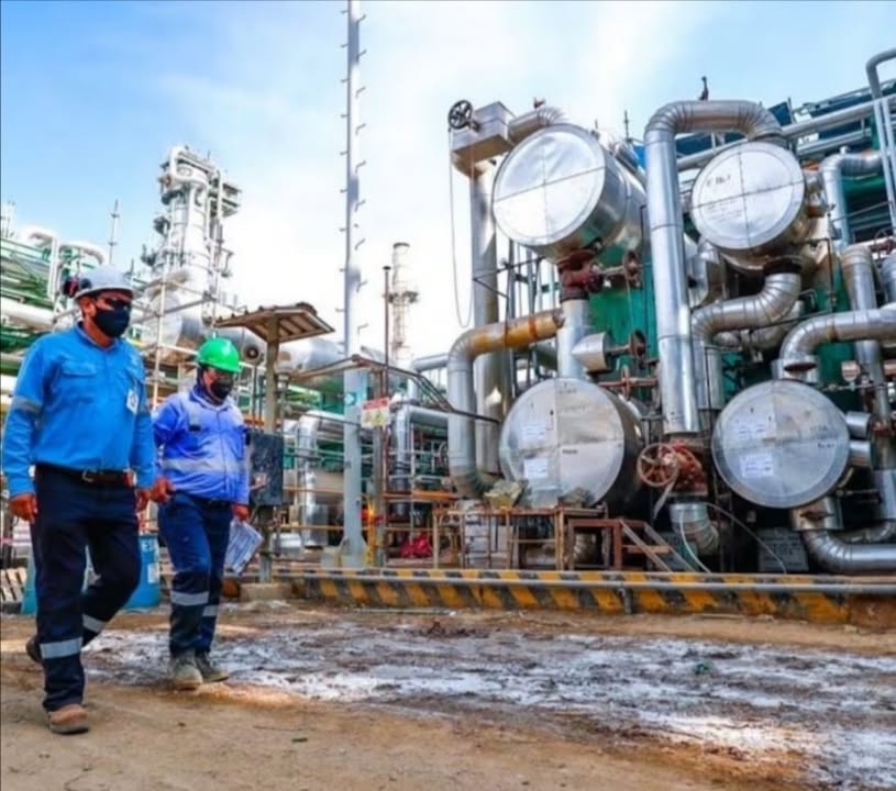 Petro-Perú suspende servicio de limpieza en refinería de Talara
