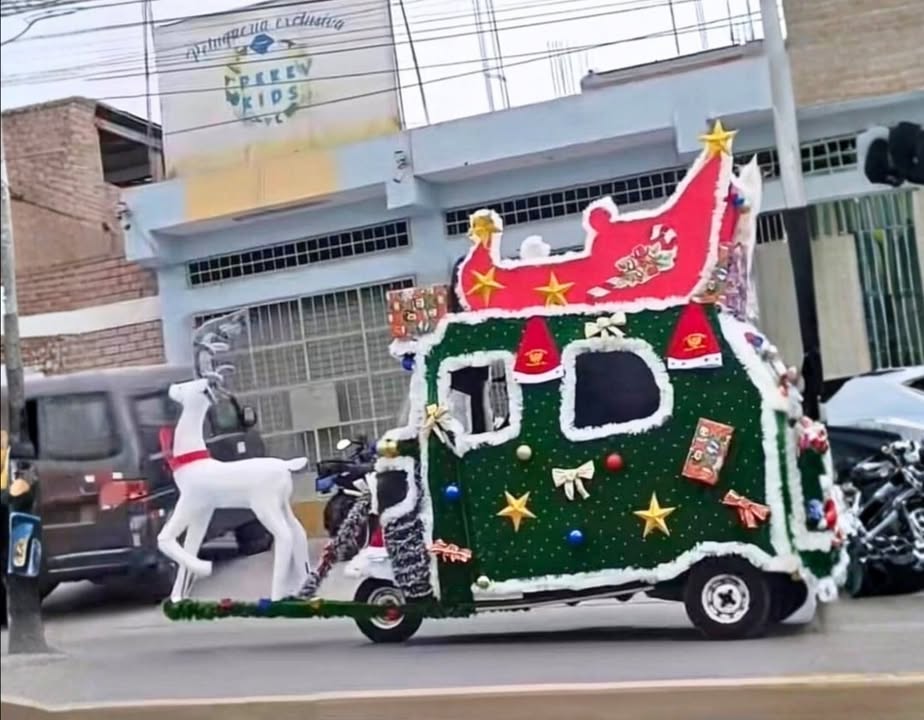 Mototaxi navideña “Motonoel” se vuelve sensación en Villa El Salvador