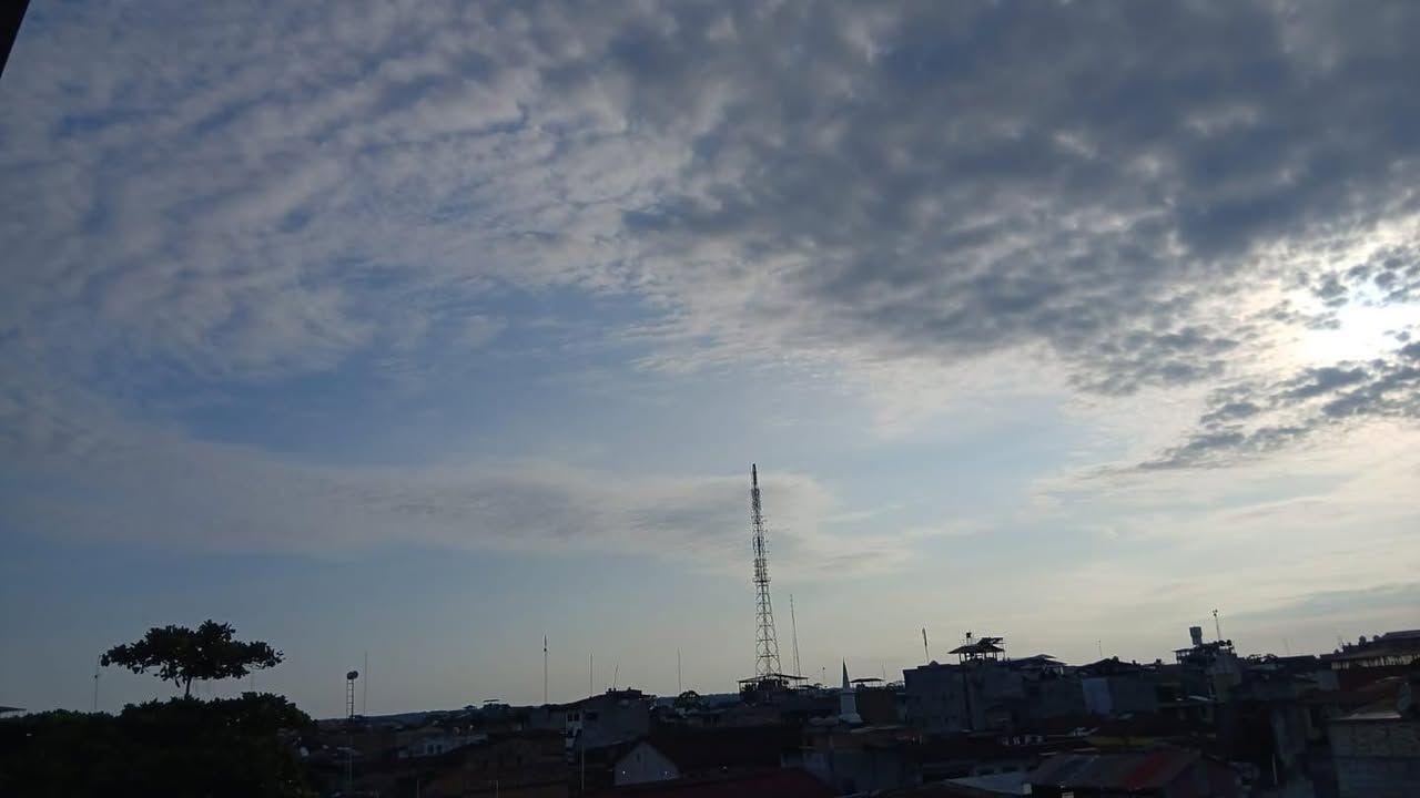 #clima | Así está el cielo de Iquitos a esta hora y los pronósticos meteorológicos señalan que será un día soleado y con calor, aunque con episodios nublados.