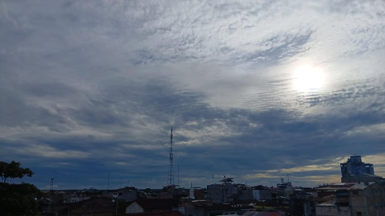 #clima | Día de lloviznas y lluvias moderadas y localizadas en Iquitos. Habrá sol y calor, sin embargo.
