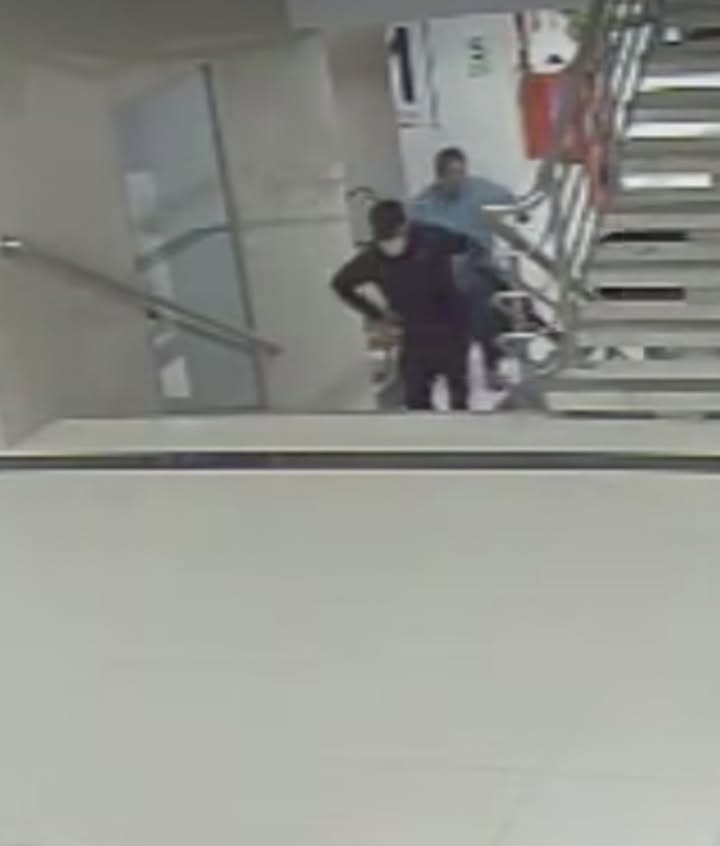 Asaltan violentamente a cambista en galería de Gamarra