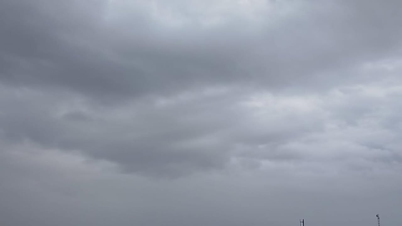 #clima | Con lloviznas localizadas amaneció Iquitos y esta condición seguirá de manera intermitente a lo largo del día. Los pronósticos meteorológicos señalan que será una jornada mayormente nublada, con asomos de sol.