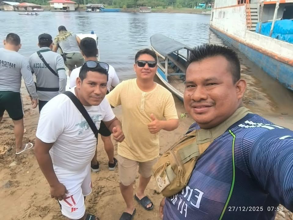 DESLIZADOR NAUFRAGA EN EL AMAZONAS Y DEJA 4 PERSONAS DESAPARECIDAS, ENTRE ELLAS NUESTRO AMIGO MARIO ALEXANDER PÁUCAR ENTRE OTROS.