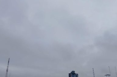 #clima | Mayormente nublado y con lloviznas localizadas. Desciende un poco el calor. Habrá momentos de sol, pero solo momentos .