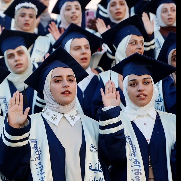Estudiantes de medicina en Gaza logran graduarse en medio de la guerra