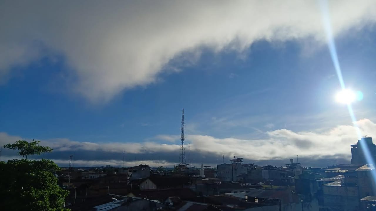 #clima | Prepárese para el calor de hoy. Parcialmente soleado dicen los pronósticos meteorológicos, no habrá ni garúa, pero el calor sube y sube