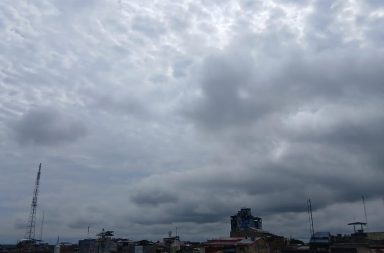 #clima | Mayormente nublado con episodios de lluvias localizadas y vientos huracanados, además de una leve bajada la temperatura,